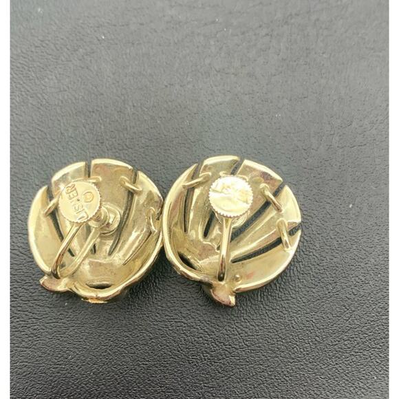 Vintage Goldtone LISNER Signed Modernist Style Screw Back Earrings Swirl Feather - Picture 3 of 5